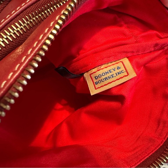 Red leather pebble Triple Zip Crossbody Dooney & Bourke bag with gold hardware - Picture 5 of 8